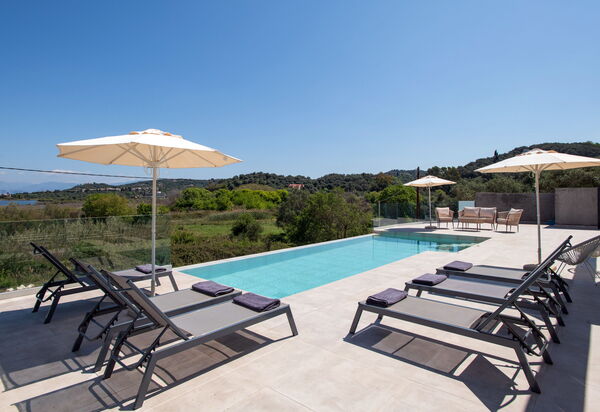 Villa Otter: Outdoor, Pool, Scenic View