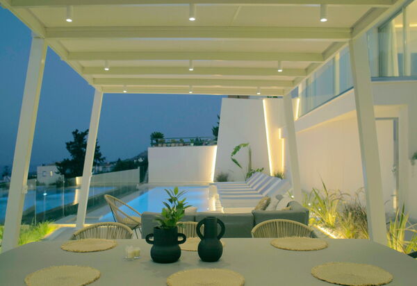 Seaview Lux: bassin, Extérieur