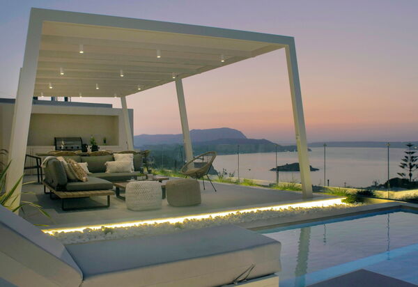 Seaview Lux: bassin, Extérieur