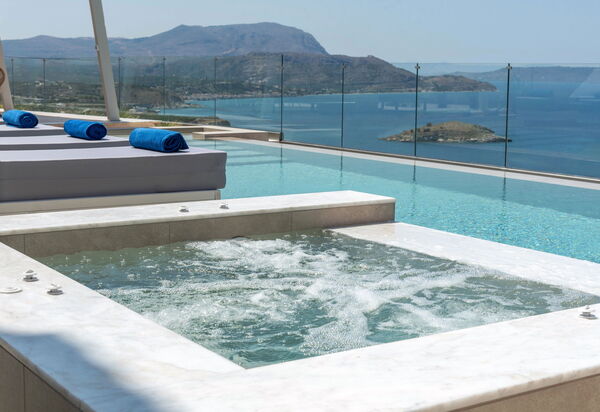 Seaview Lux: Extérieur, Extérieurs, jacuzzi