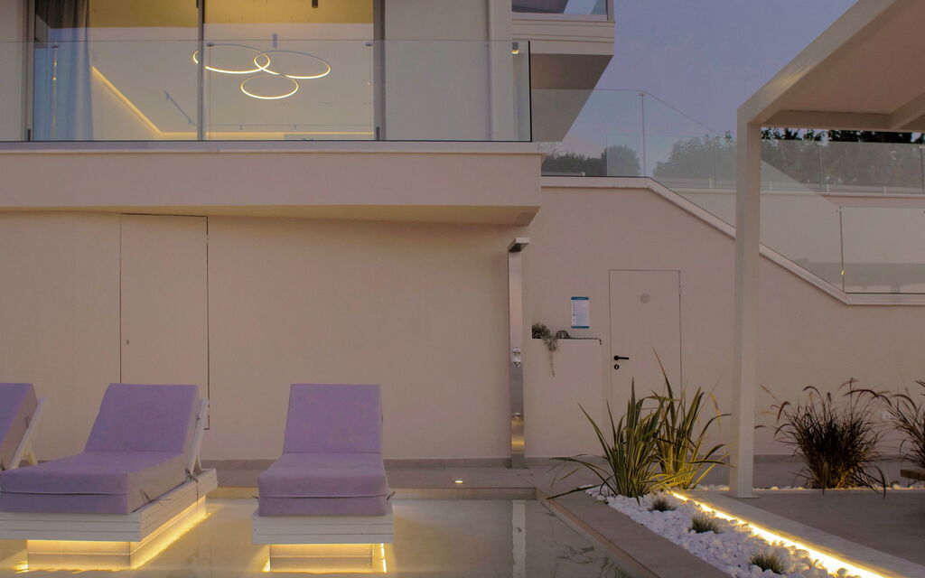 Seaview Lux: all'aperto, Piscina