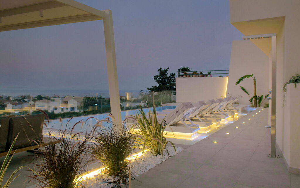 Seaview Lux: all'aperto, Piscina