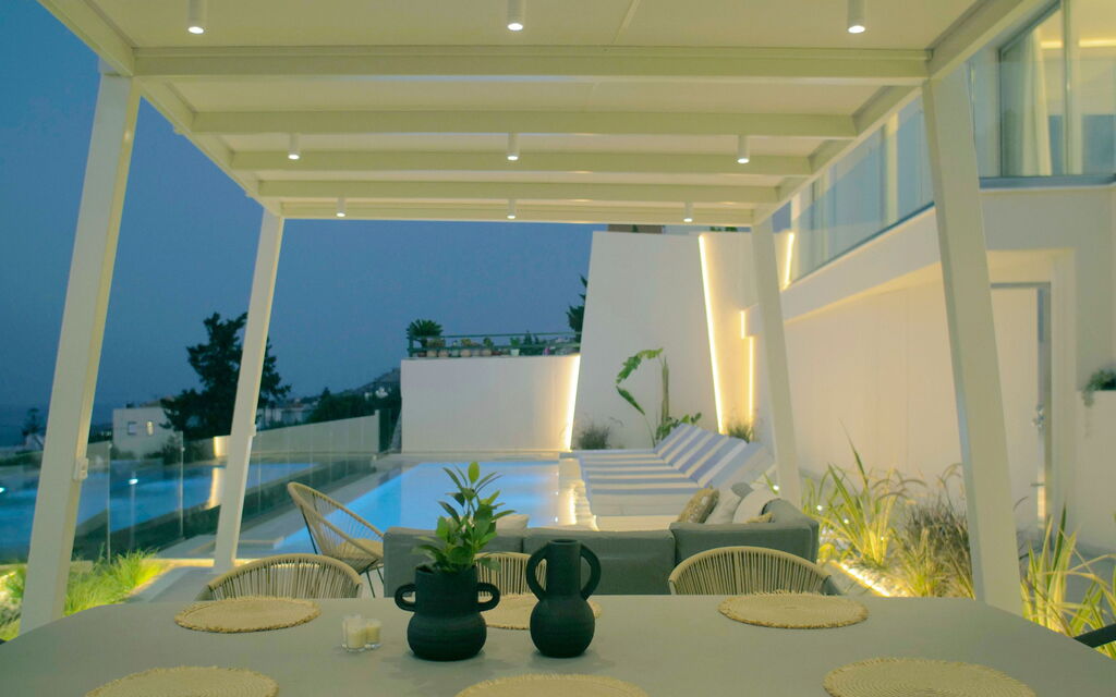 Seaview Lux: all'aperto, Piscina