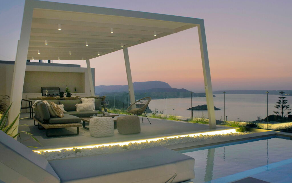 Seaview Lux: all'aperto, Piscina