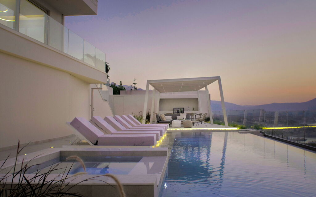 Seaview Lux: all'aperto, Piscina