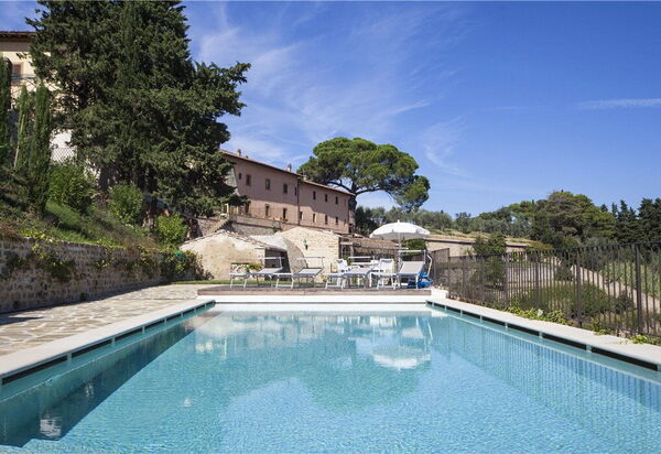 Il Borgo: бассейн, Открытый, Сад