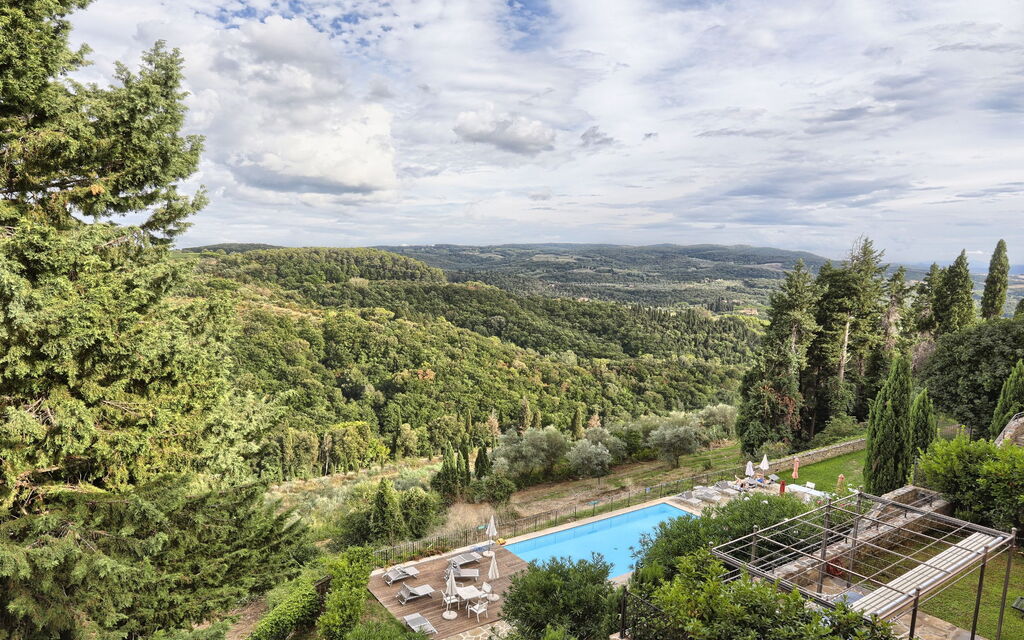 Il Borgo: бассейн, Взгляды, Открытый