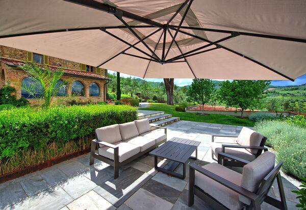 Villa Bellostare: Draussen, Garten