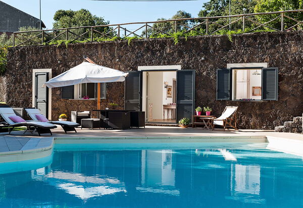 Villa Montefiore: Buitenkanten, Buitenshuis, zwembad