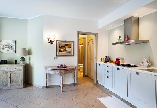 Villa Montefiore: Keuken, Woonkamer