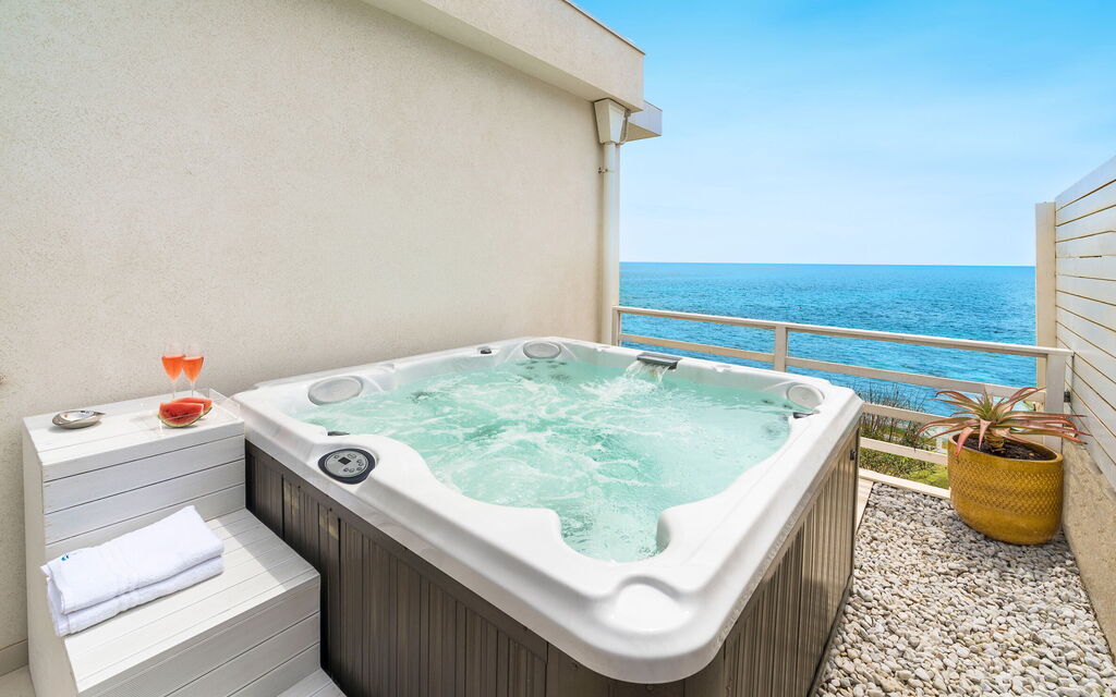 Villa Hermes: Outdoor, Scenic View, Summer, Wellness