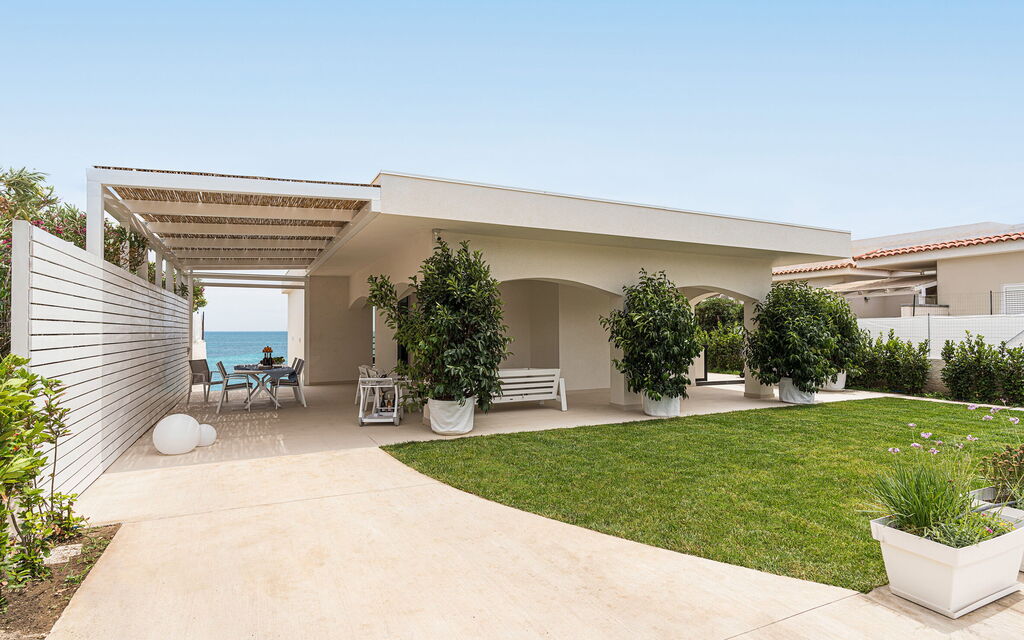 Villa Hermes: Building Exterior, Main Entrance, Outdoor, Pool