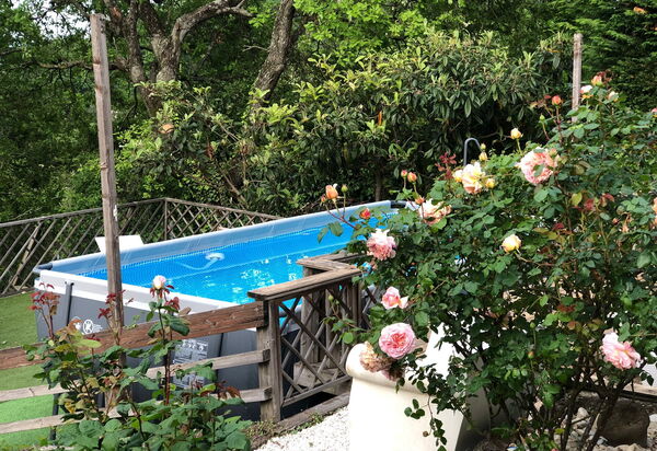 La Nocciola: Draussen, Schwimmbad