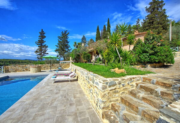 Santo Stefano: Draussen, Schwimmbad