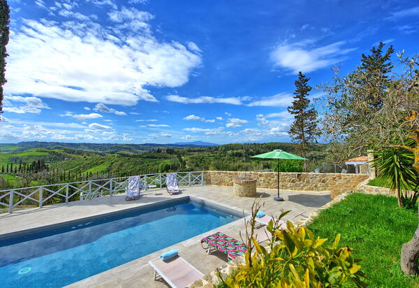 Santo Stefano: Ansichten, Draussen, Schwimmbad