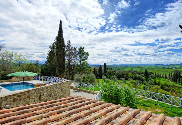 Santo Stefano: Ansichten, Schwimmbad