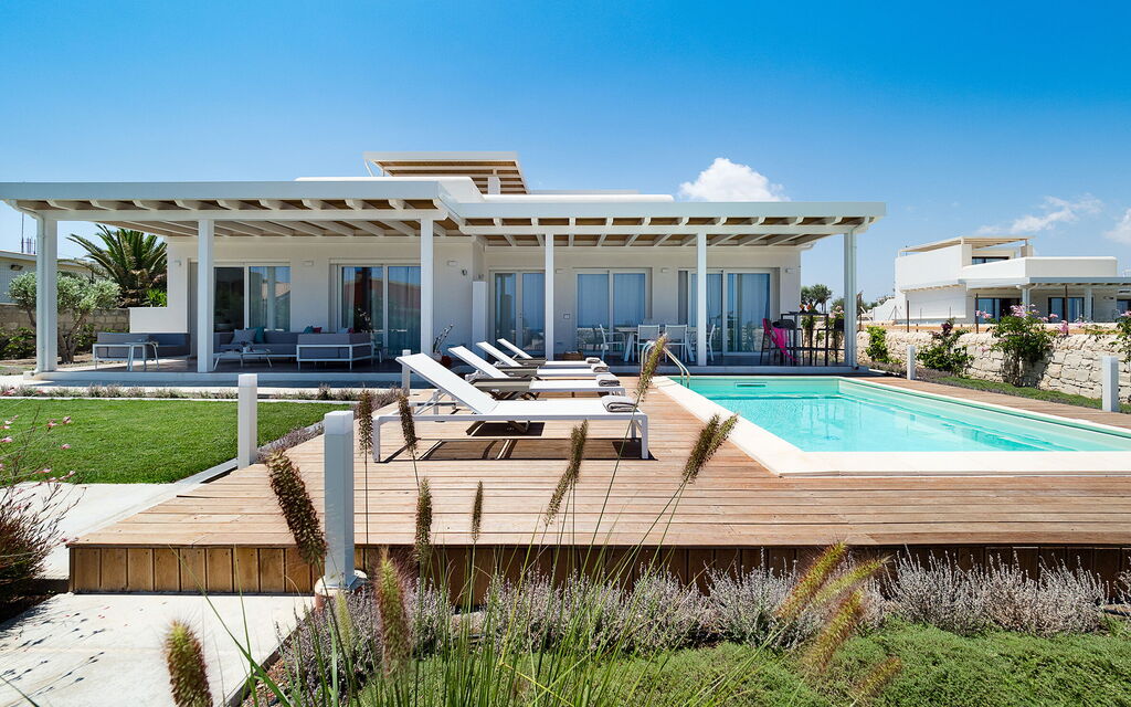 Villa San Lorenzo Fico D'india: Building Exterior, Outdoor, Pool