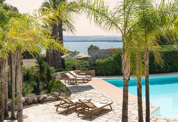 Villa Madda: Draussen, Schwimmbad