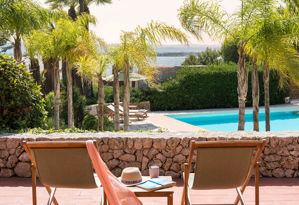 Villa Madda: Draussen, Schwimmbad