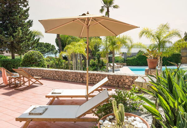 Villa Madda: Draussen, Garten