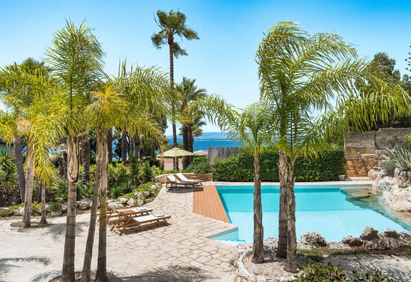 Villa Madda: Draussen, Schwimmbad