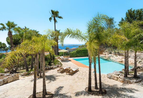 Villa Madda: Draussen, Schwimmbad