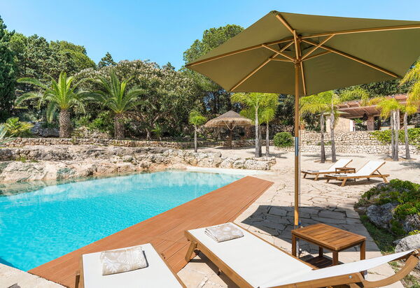 Villa Madda: Draussen, Schwimmbad