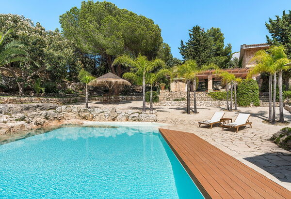 Villa Madda: Draussen, Schwimmbad