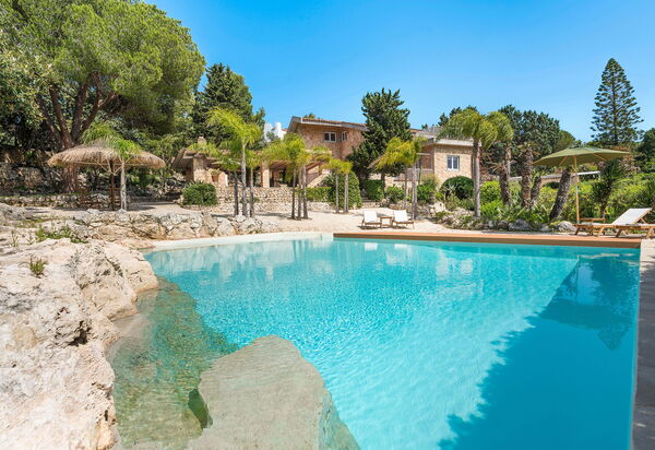 Villa Madda: Draussen, Schwimmbad