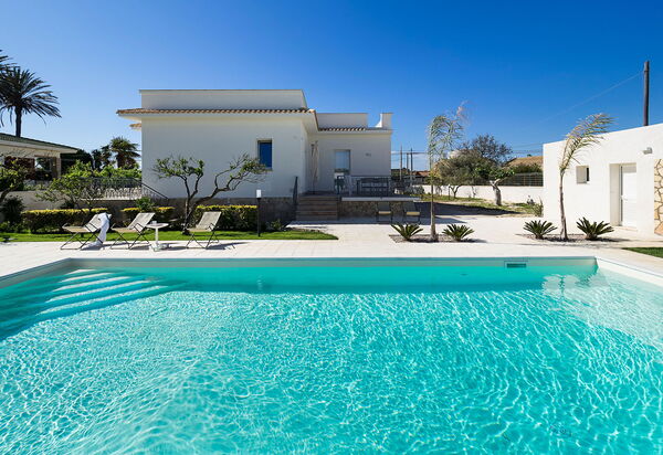 Villa Rita: Außen, Draussen, Schwimmbad