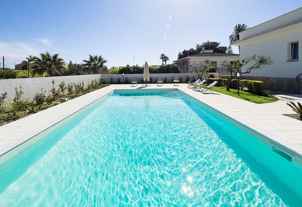 Villa Rita: Außen, Draussen, Schwimmbad