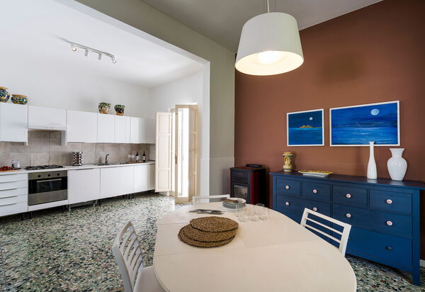 Brezza Marina: Esszimmer, Küche