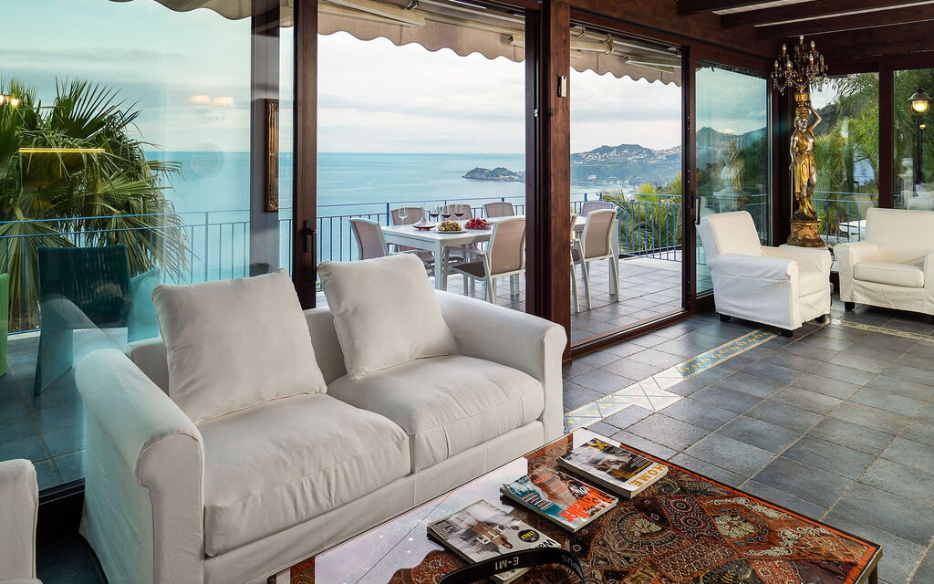 Buena Vista: Living Room