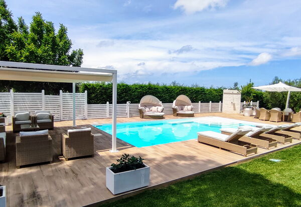 Villa Tagliaferri: Garten, Schwimmbad