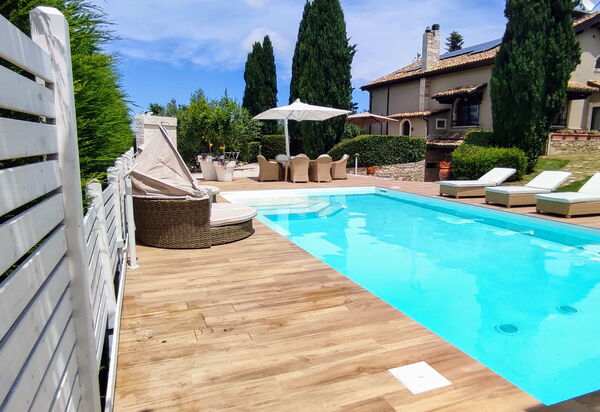 Villa Tagliaferri: Außen, Schwimmbad, Sommer