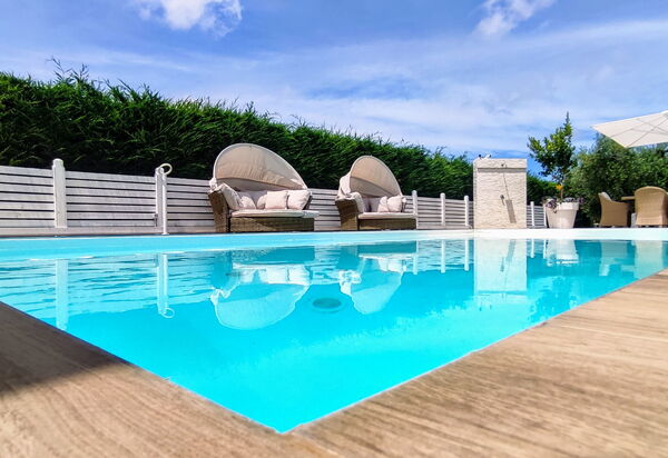 Villa Tagliaferri: Schwimmbad, Sommer