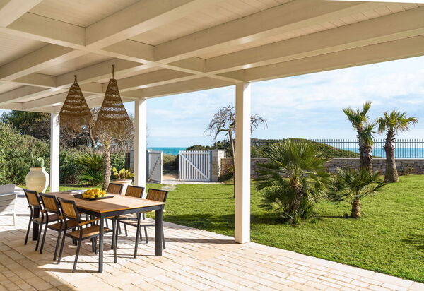 Villa Azulea: Balkon / Terrasse / Patio, Garten