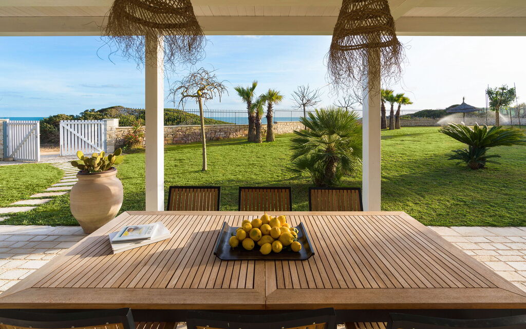 Villa Azulea: Balcony / Terrace / Patio, Garden