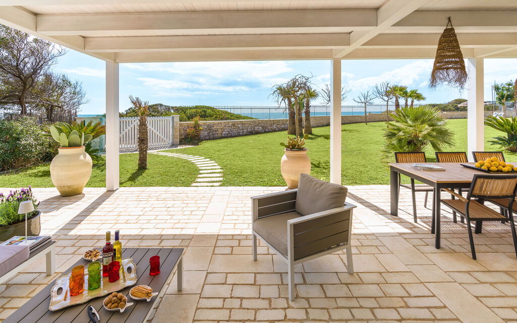 Villa Azulea: Balcony / Terrace / Patio, Garden