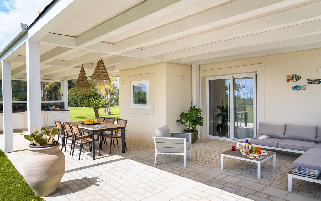 Villa Azulea: Balcony / Terrace / Patio