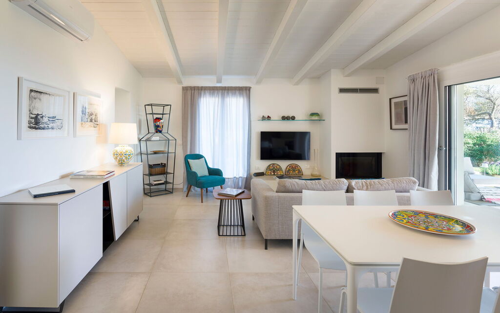 Villa Azulea: Kitchen, Living Room