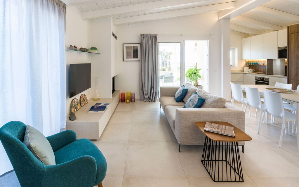 Villa Azulea: Kitchen, Living Room