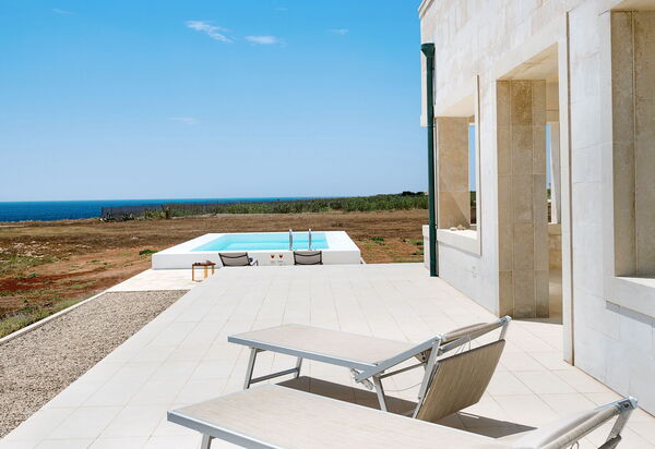 Villa Capo Passero: Ansichten, Außen, Balkon / Terrasse / Patio, Draussen, Schwimmbad