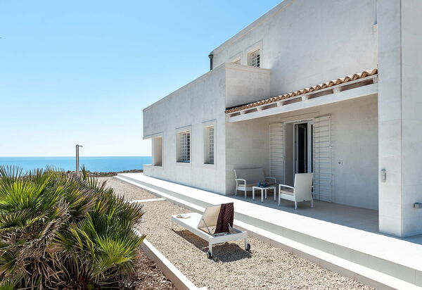 Villa Capo Passero: Ansichten, Außen, Draussen