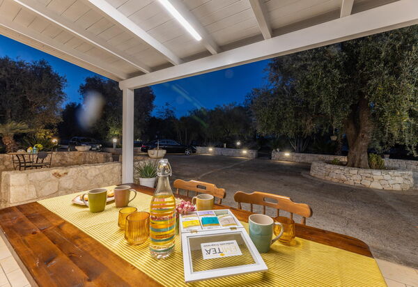 Villa Narkive: Ansichten, Balkon / Terrasse / Patio, Draussen