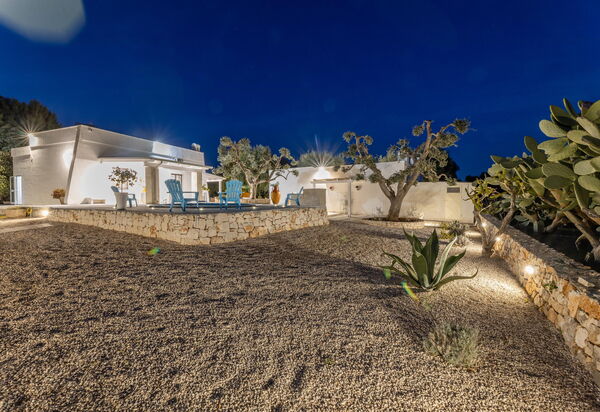 Villa Narkive: Ansichten, Außen