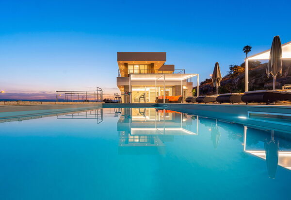 Villa Anna Plemmirio: Buitenkanten, Buitenshuis, zwembad