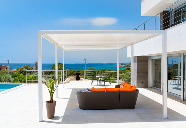 Villa Anna Plemmirio: Buitenkanten, Buitenshuis, zwembad