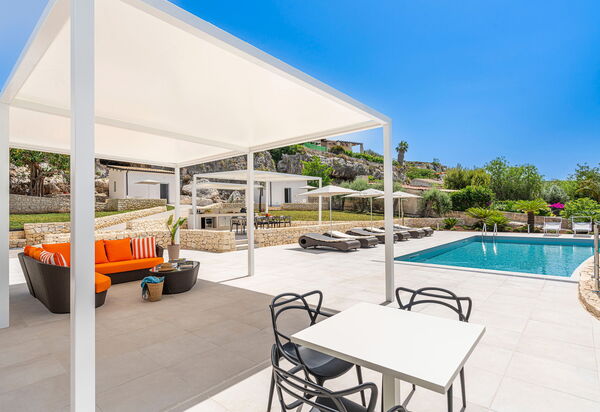 Villa Anna Plemmirio: Buitenkanten, Buitenshuis, zwembad