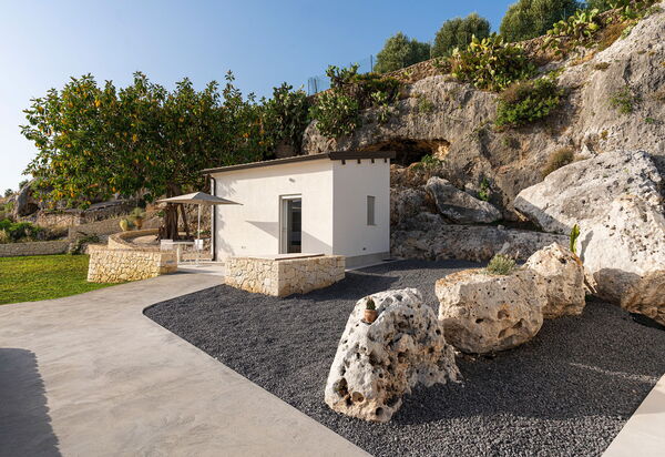 Villa Anna Plemmirio: Buitenkanten, Buitenshuis